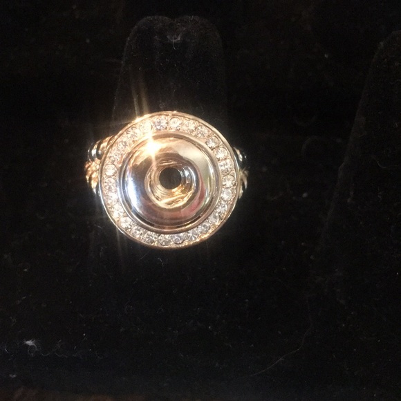 Magnolia and vine gold mini snap ring - Picture 2 of 3